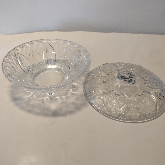 KIG Malaysia Cut Glass Candy Dish Heart Floral Design With Lid 6 3/4" - Picture 6 of 6